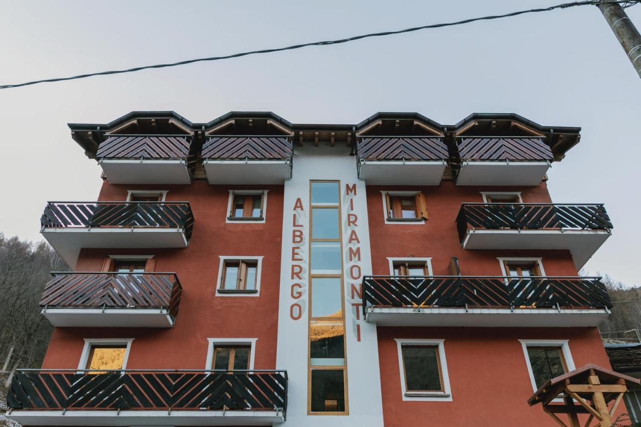 Albergo Miramonti Corteno Golgi ภายนอก รูปภาพ